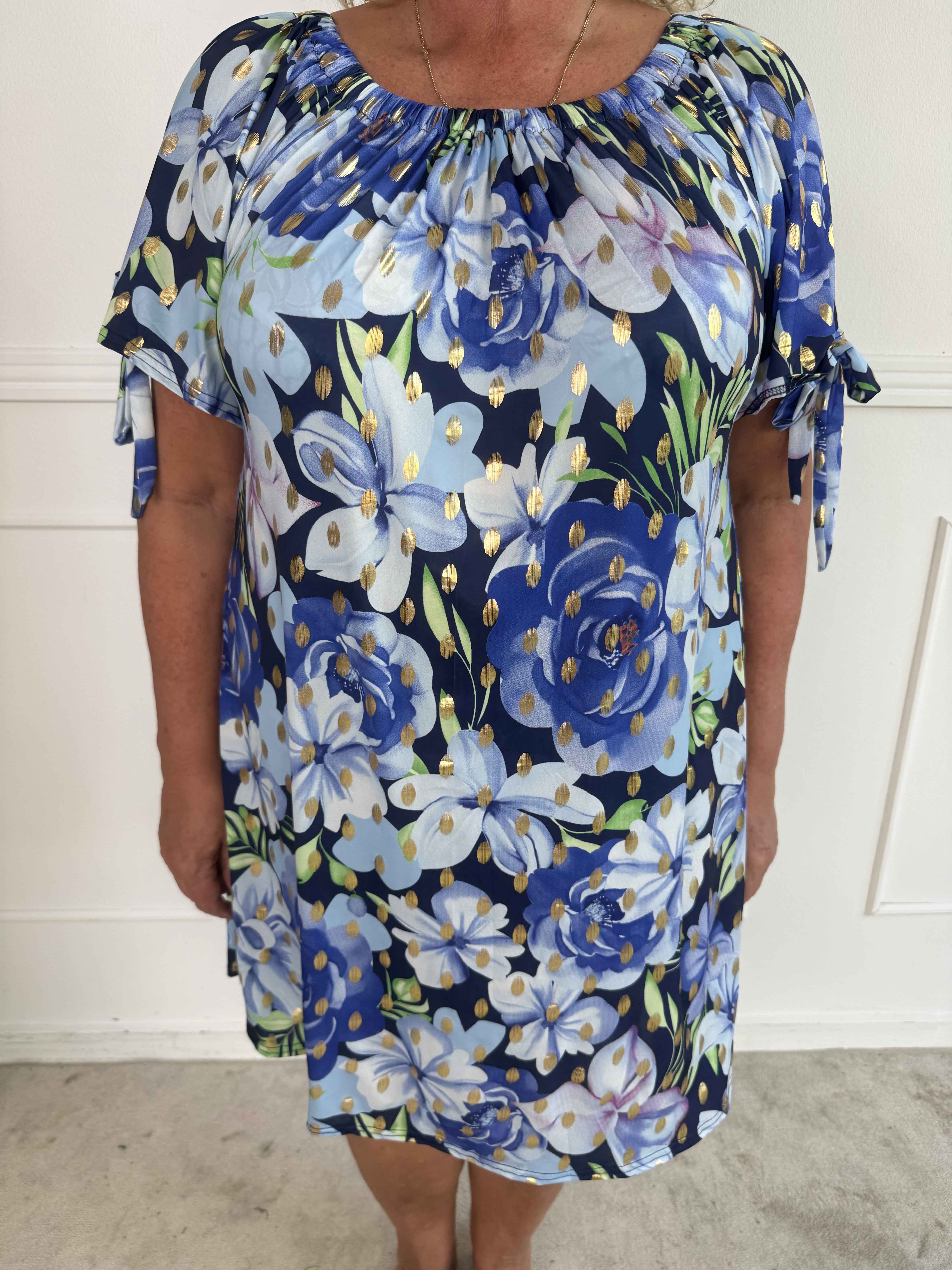 Sofia - Söt plus size blommig klänning med resår i halsen